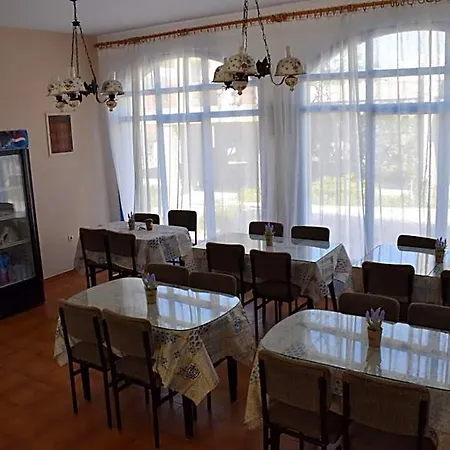 Aratos Hotel